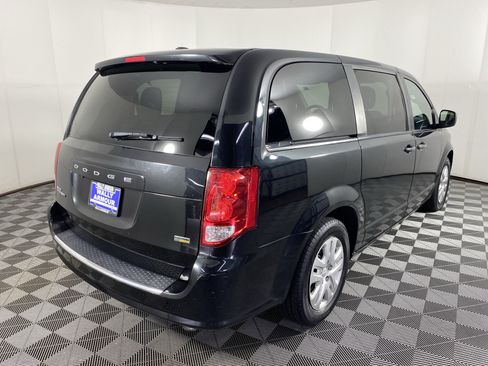 Used 2019 Dodge Grand Caravan SE w/ UConnect Hands-Free Group FWD image 6