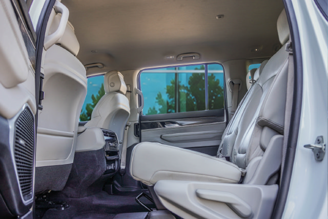Used 2023 Jeep Wagoneer L Series II RWD image 32