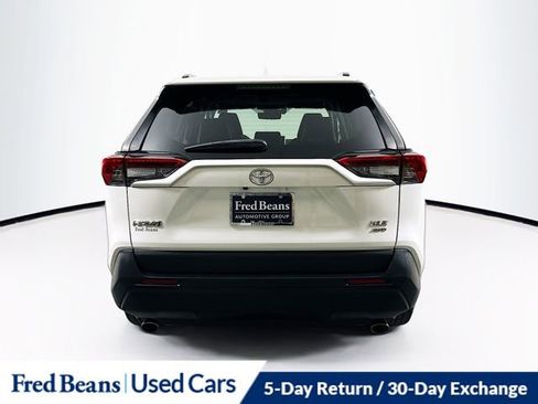 Used 2021 Toyota RAV4 XLE Premium image 7