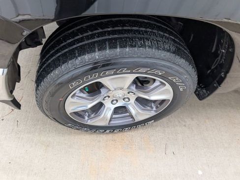 Used 2023 RAM 1500 Laramie AWD/4WD image 8