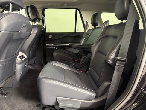 Used 2025 Lincoln Navigator Reserve AWD/4WD image 18