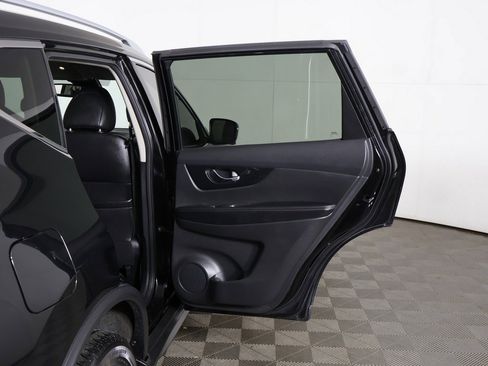 Used 2019 Nissan Rogue SL image 23