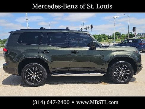 Used 2025 Lexus GX 550 w/ Accessory Package (2T) AWD/4WD image 3