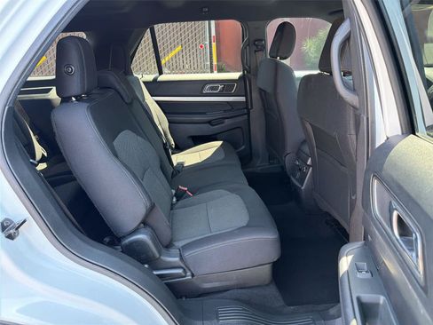 Used 2018 Ford Explorer XLT w/ Equipment Group 201A AWD/4WD image 14