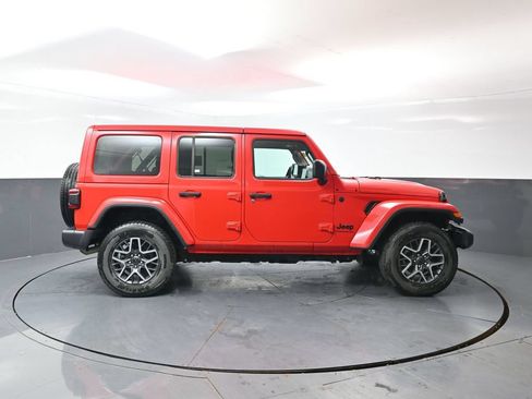 Used 2025 Jeep Wrangler Unlimited Sahara AWD/4WD image 3