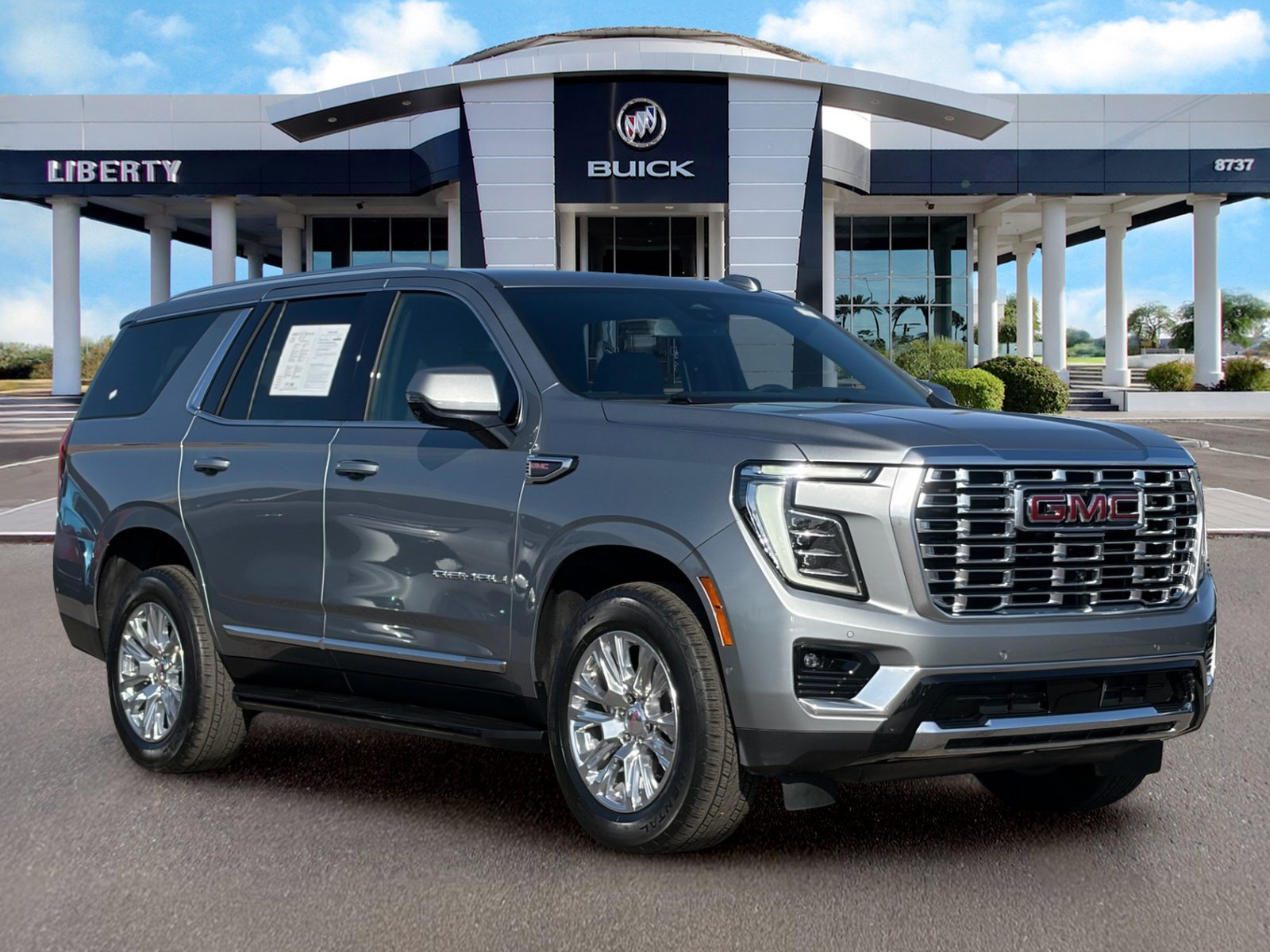 Used 2025 GMC Yukon Denali RWD image 2