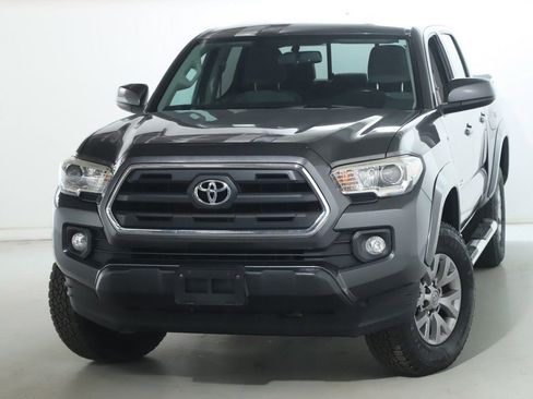 Used 2017 Toyota Tacoma SR5 w/ Tow Package image 3