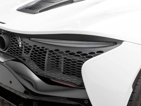 Used 2023 McLaren Artura RWD image 39