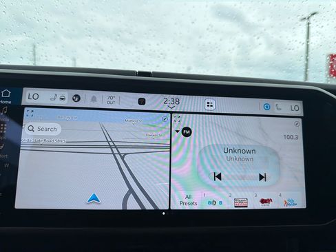 Used 2025 Jeep Gladiator Sport w/ Premium Package image 30