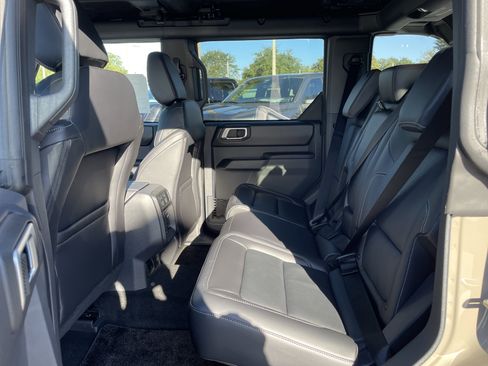 New 2025 Ford Bronco Outer Banks w/ Sasquatch Package image 36