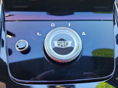 Used 2025 Cadillac Escalade ESV Sport w/ Touring Package image 22