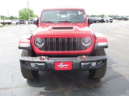 Used 2024 Jeep Gladiator Mojave AWD/4WD image 14
