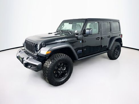 Used 2025 Jeep Wrangler Willys image 3