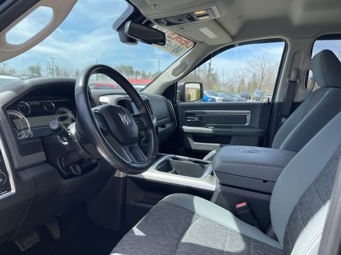 Used 2019 RAM 1500 Classic SLT w/ SLT Plus D←cor Group AWD/4WD image 10