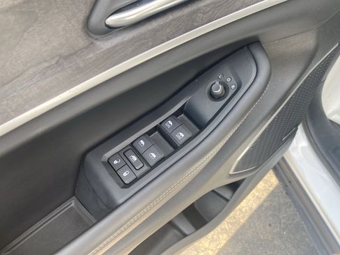 Used 2024 Jeep Grand Cherokee L Limited w/ Black Appearance Package AWD/4WD image 8