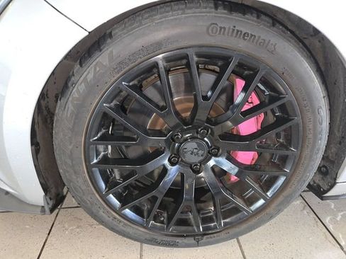 Used 2017 Ford Mustang GT Premium w/ GT Performance Package RWD image 10