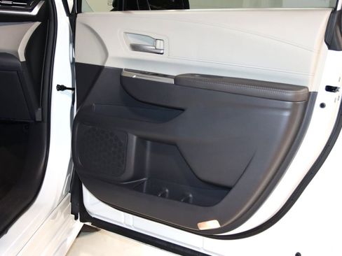 Used 2023 Toyota Sienna XLE image 54