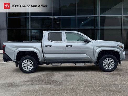 Used 2024 Toyota Tacoma SR image 10