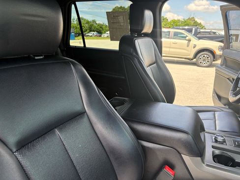 Used 2019 Ford Expedition XLT w/ Equipment Group 201A AWD/4WD image 44
