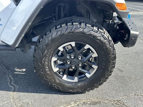 Used 2024 Jeep Wrangler Unlimited Rubicon 4xe image 16