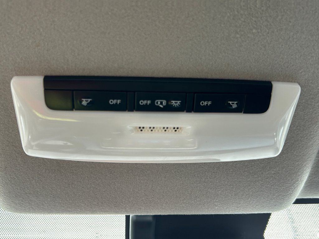 Used 2025 Nissan Versa SV FWD image 35