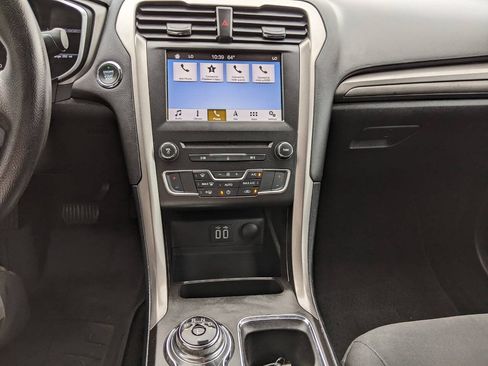 Used 2019 Ford Fusion SE FWD image 18