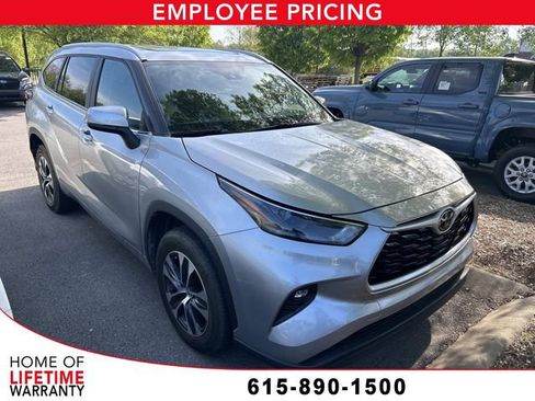 Used 2023 Toyota Highlander XLE image 1