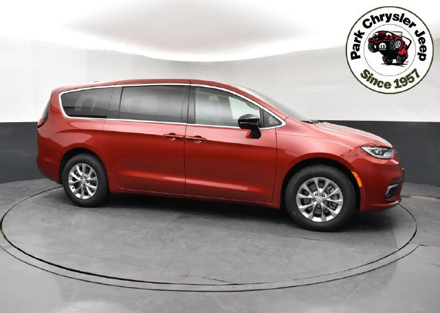 New 2026 Chrysler Pacifica Select AWD/4WD image 1