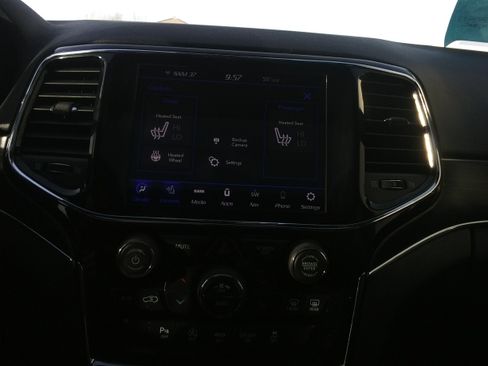 Used 2020 Jeep Grand Cherokee Limited image 23