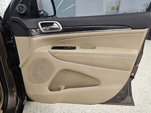 Used 2020 Jeep Grand Cherokee Limited image 29