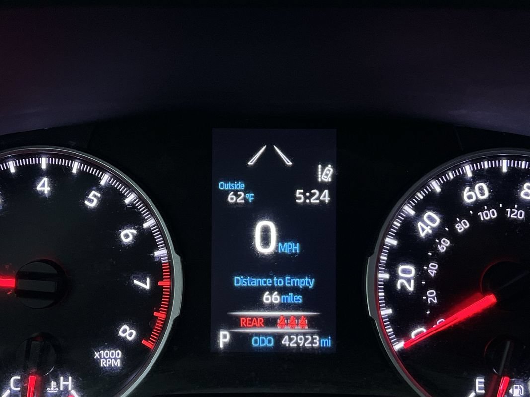 Used 2021 Toyota RAV4 LE FWD image 16