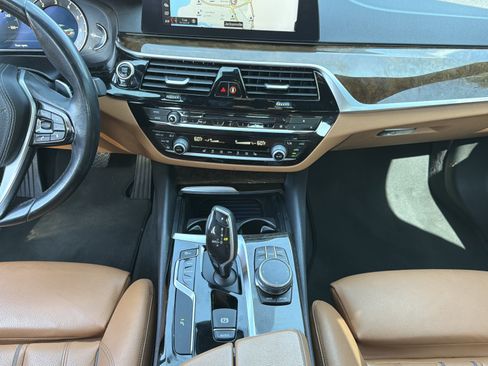 Used 2018 BMW 530i w/ Premium Package RWD image 12