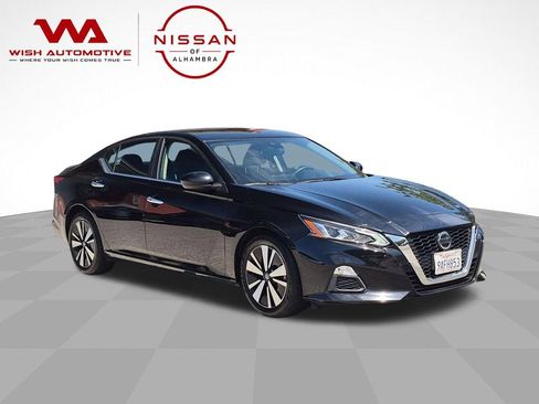 Certified 2022 Nissan Altima 2.5 SV FWD image 3