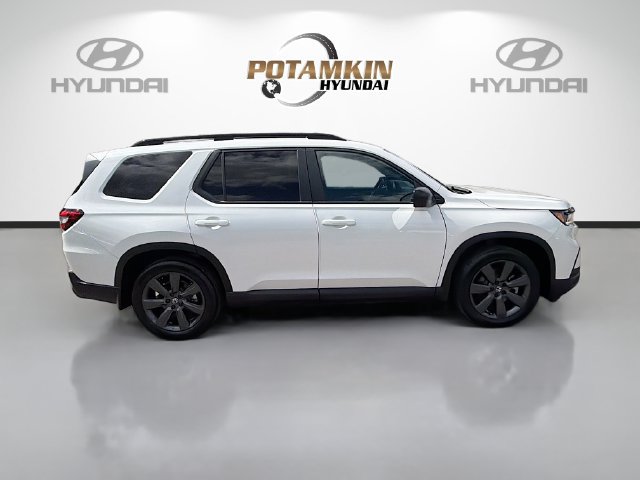 Used 2023 Honda Pilot Sport image 4