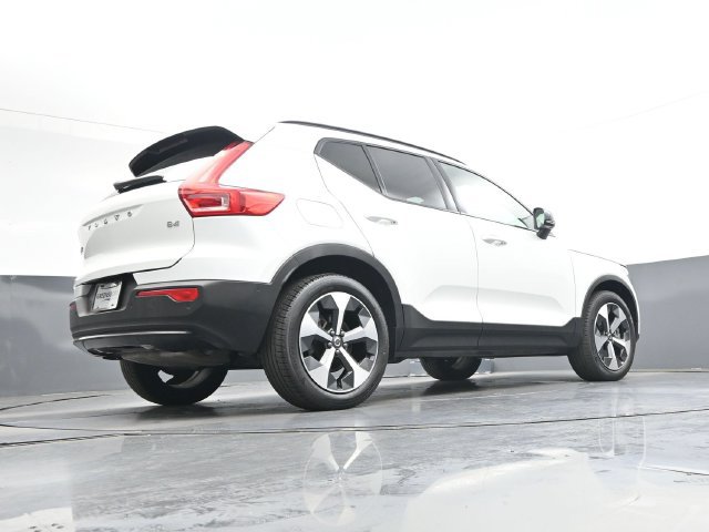 Used 2023 Volvo XC40 B4 Ultimate FWD image 31