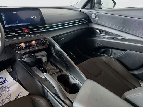 Certified 2024 Hyundai Elantra SEL image 22