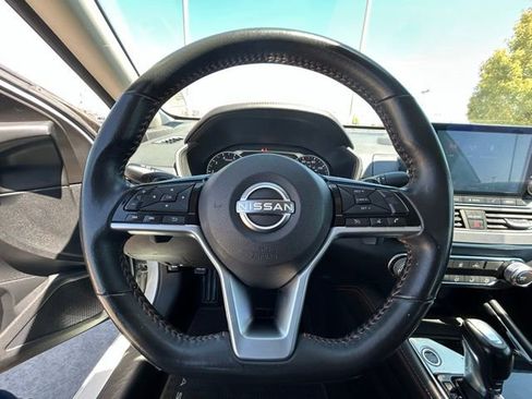 Used 2024 Nissan Altima 2.5 SR FWD image 9