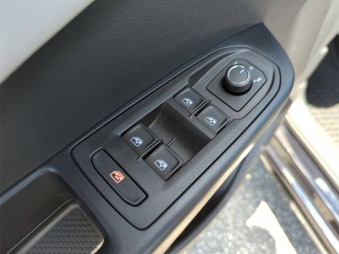 New 2025 Volkswagen Taos S image 25