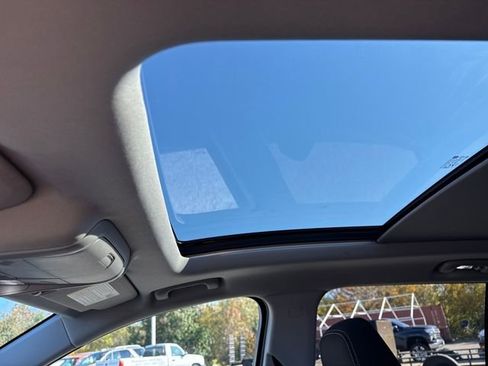 Used 2022 GMC Terrain SLE w/ Driver Convenience Package image 21