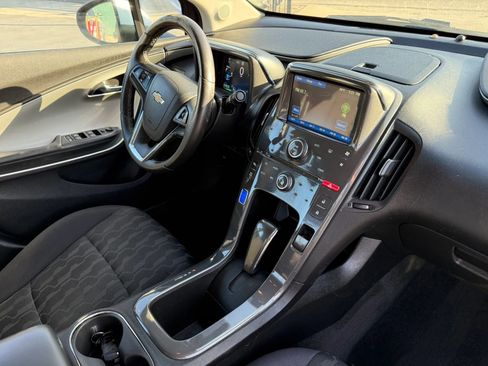 Used 2014 Chevrolet Volt FWD image 11