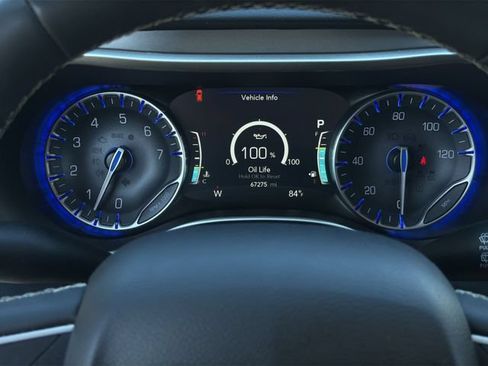 Used 2024 Chrysler Pacifica Touring-L FWD image 22