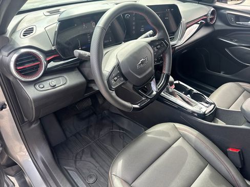 Used 2025 Chevrolet Trax RS w/ Sunroof Package FWD image 19