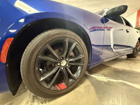 Used 2018 Dodge Charger SXT w/ Blacktop Package image 9