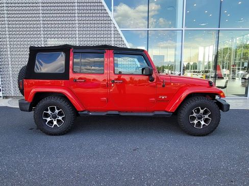 Used 2016 Jeep Wrangler Unlimited Sahara w/ Dual Top Group AWD/4WD image 4