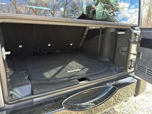 Used 2016 Jeep Wrangler Unlimited Sport image 13
