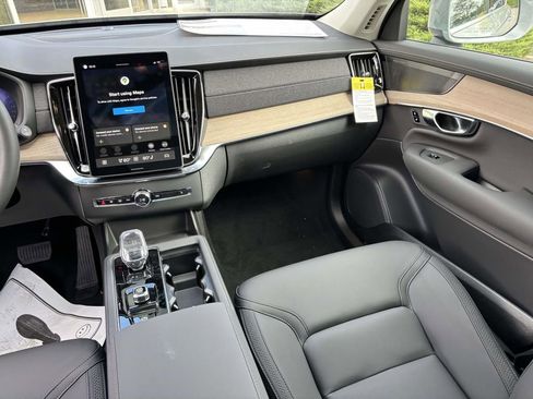 New 2026 Volvo XC90 B6 Plus w/ Protection Package Premier image 31