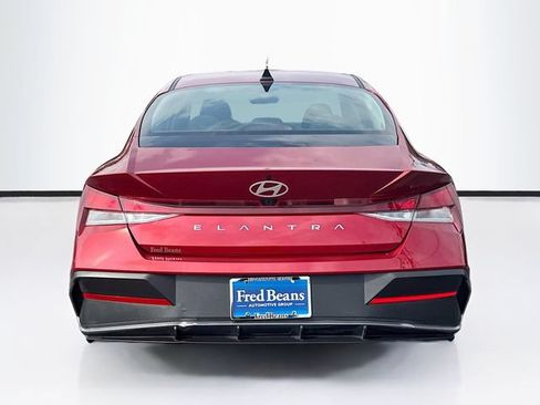 Used 2024 Hyundai Elantra SEL FWD image 7