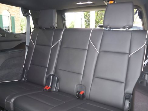 Used 2021 Cadillac Escalade Premium Luxury RWD image 16
