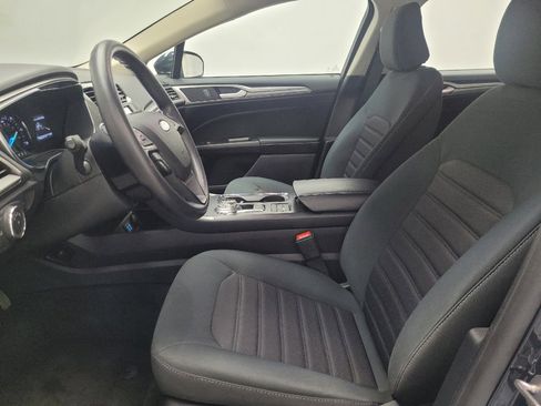 Used 2020 Ford Fusion SE image 17