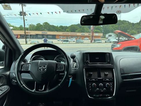Used 2019 Dodge Grand Caravan SE FWD image 13